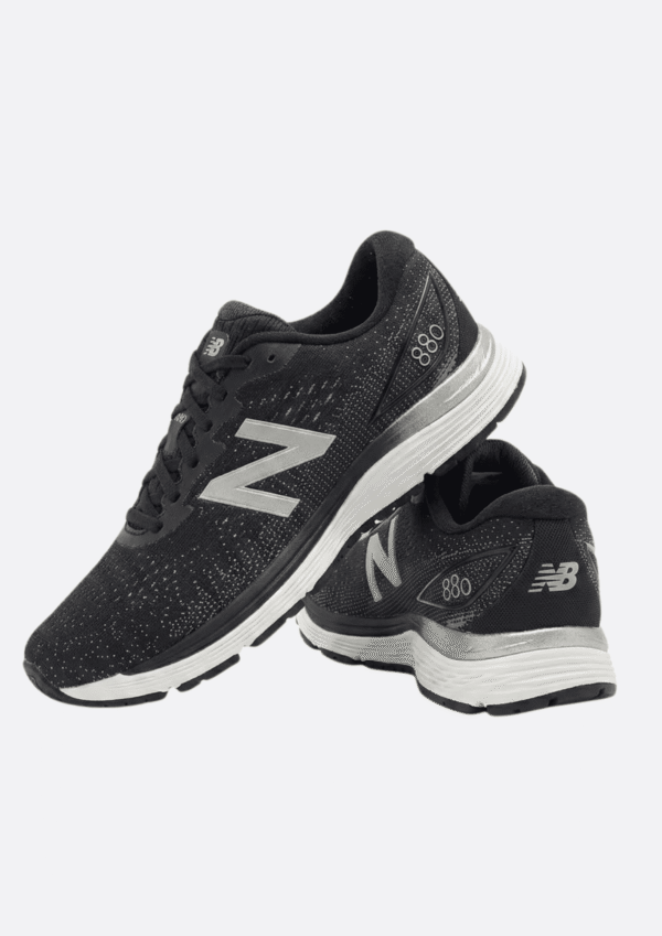 New Balance 880v9